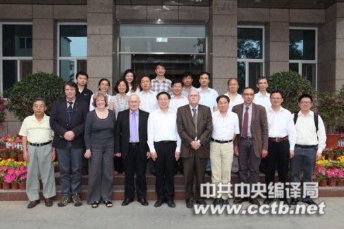 吉林大学教授张盾作题为《“道德政治”谱系中的卢梭、康德与马克思》的报告